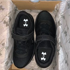 Black Under Armour Tennis Shoes